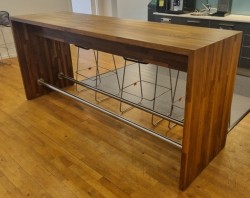 Barbord / høyt arbeidsbord i eik med sidevanger, 110cm høyde, 250x75cm, noe bruksslitasje