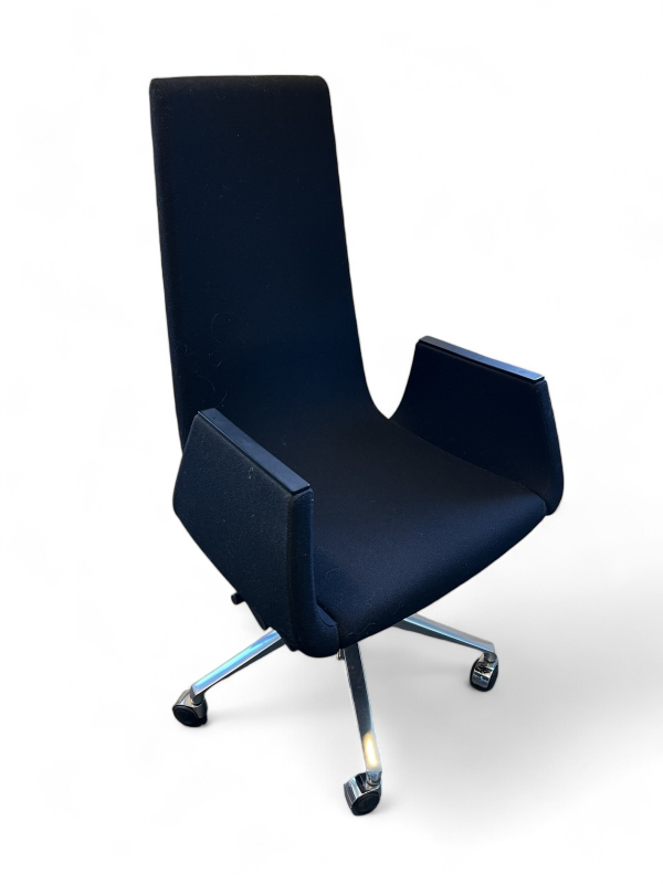 ForaForm Clint konferansestol på