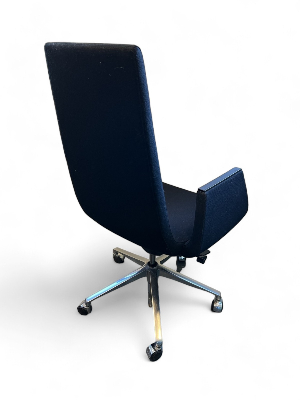 ForaForm Clint konferansestol på