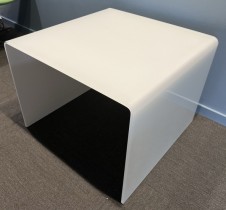 Lekkert loungebord / sofabord fra Sovet Italia i hvitt glass, Bridge 60x60cm, høyde 45cm, pent brukt