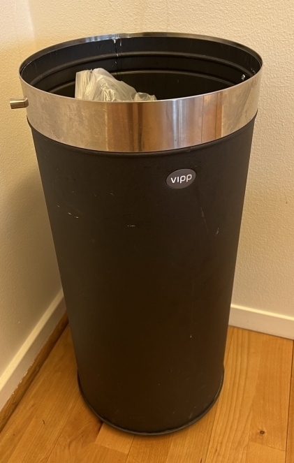 Vipp Kontorbøtte i sortlakkert