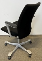 Konferansestol på hjul i sort stoff / grått fra HÅG, H04 Comm med armlene, pent brukt