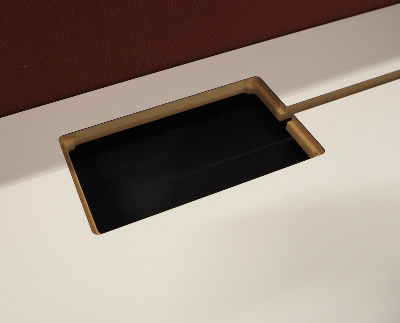 Bordplate i hvitt / sort fra