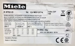 Miele K9752iD kjøleskap ferdig innbygget i skapskrog med dør, pent brukt