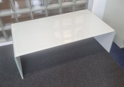 Lekkert loungebord / sofabord fra Sovet Italia i hvitt glass, Bridge 110x60cm, høyde 35cm, pent brukt