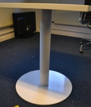 Loungebord / Kantinebord / Kafebord i hvitt fra Edsbyn, 80x80cm, 73cm høyde, pent brukt