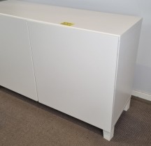 Enkel skjenk med dører i hvitt, Ikea Bestå-serie, 120cm x 41,5cm x 74cm høyde, pent brukt