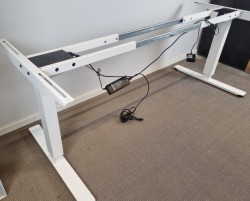 Elektrisk hevsenk understell fra EFG i hvitt, passer for plater 120x80cm og større, pent brukt
