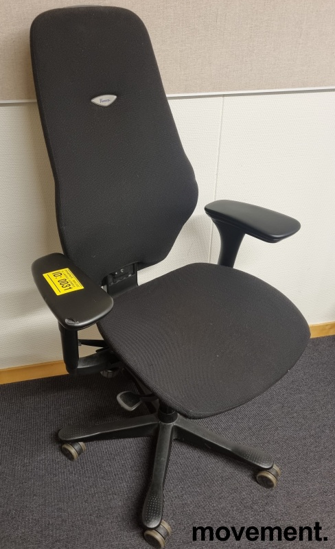Solgt!Kontorstol: Kinnarps Plus 6 i sort - 1 / 3