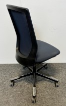 Kontorstol fra Håg, modell Futu i mørkt blått, pent brukt