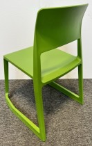 Vitra Tip Ton konferansestol / stablestol i grønt, design: Edward Barber & Jay Osgerby, pent brukt
