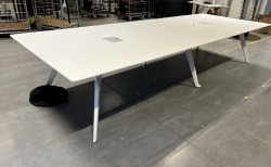 Møtebord / konferansebord i hvitt fra Holmris, modell Cabale, 390x140cm, passer 12-14 personer, pent brukt