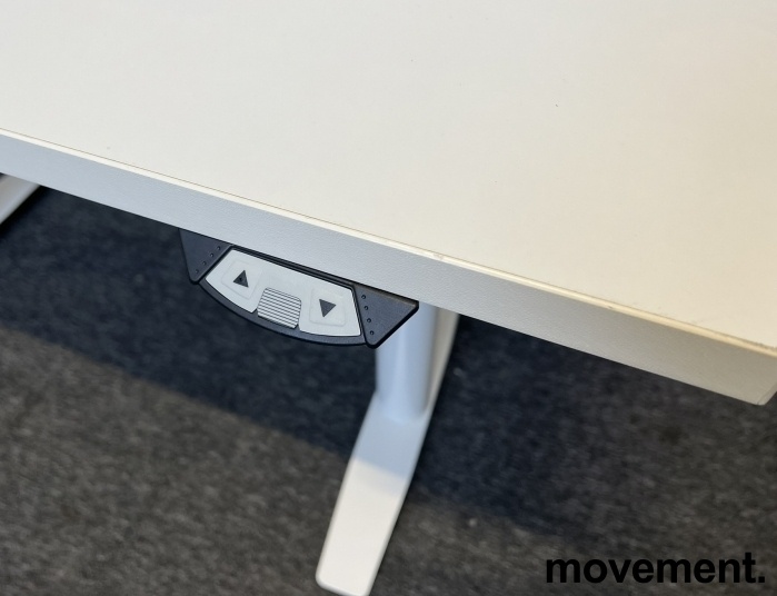 Solgt!Skrivebord med elektrisk hevsenk i - 2 / 3