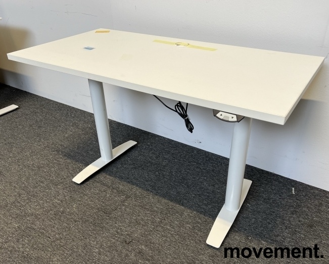 Solgt!Skrivebord med elektrisk hevsenk i - 1 / 3