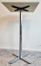 Barbord / ståbord i hvitt / krom 60x60cm, høyde 109cm, pent brukt