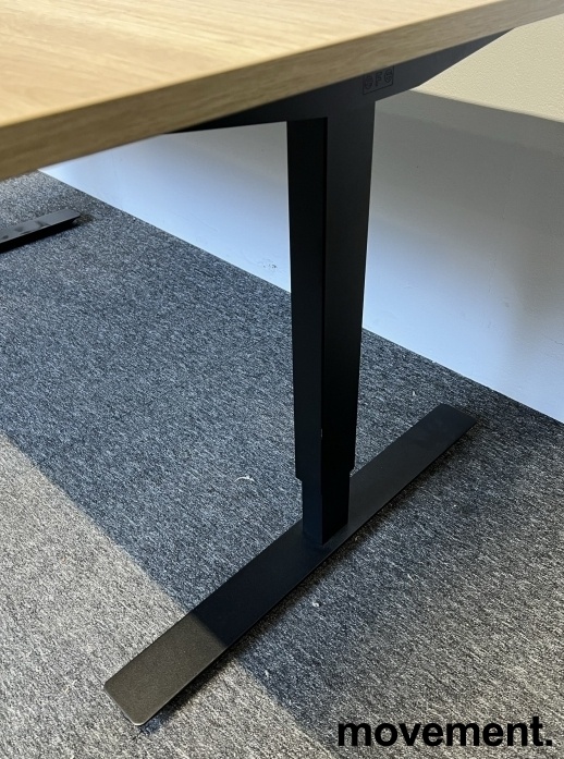 Solgt!Skrivebord i eik laminat / sort fra - 2 / 3