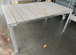 Utebord i gråfarget tre-look / aluminium, 150x90cm, pent brukt