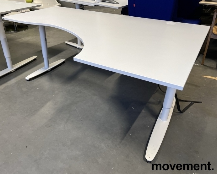 Solgt!Skrivebord i hvitt fra Kinnarps, - 1 / 3