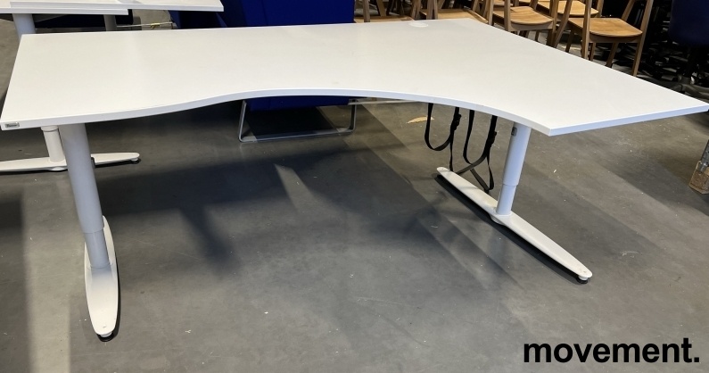 Solgt!Skrivebord i hvitt fra Kinnarps, - 2 / 3