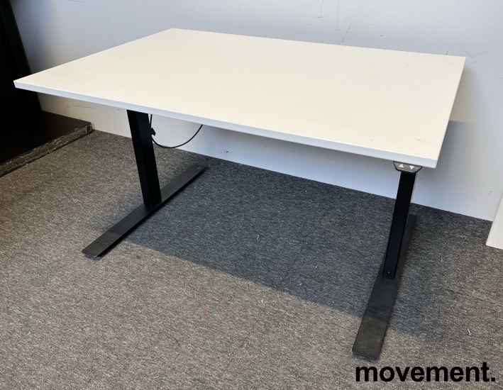 Solgt!Skrivebord med elektrisk hevsenk i - 1 / 3