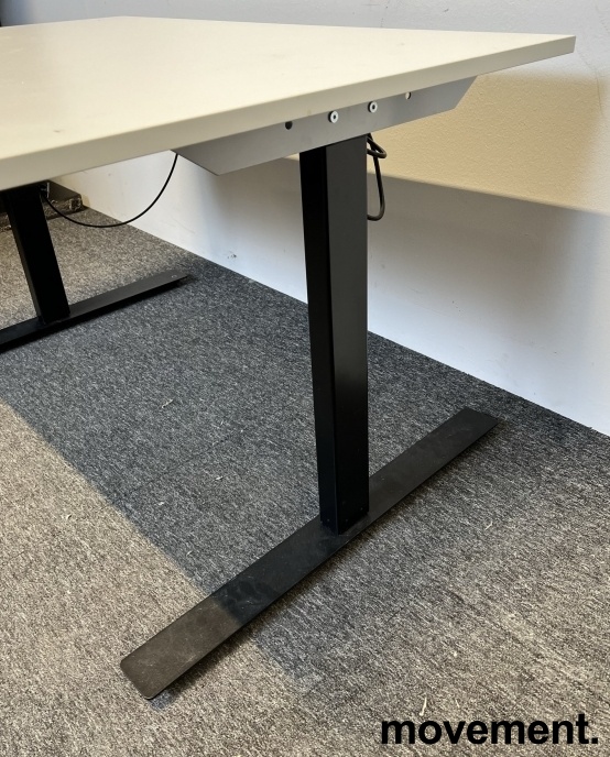 Solgt!Skrivebord med elektrisk hevsenk i - 2 / 3