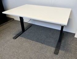 Skrivebord med elektrisk hevsenk i hvitt / sort fra Linak, 120x80cm, pent brukt