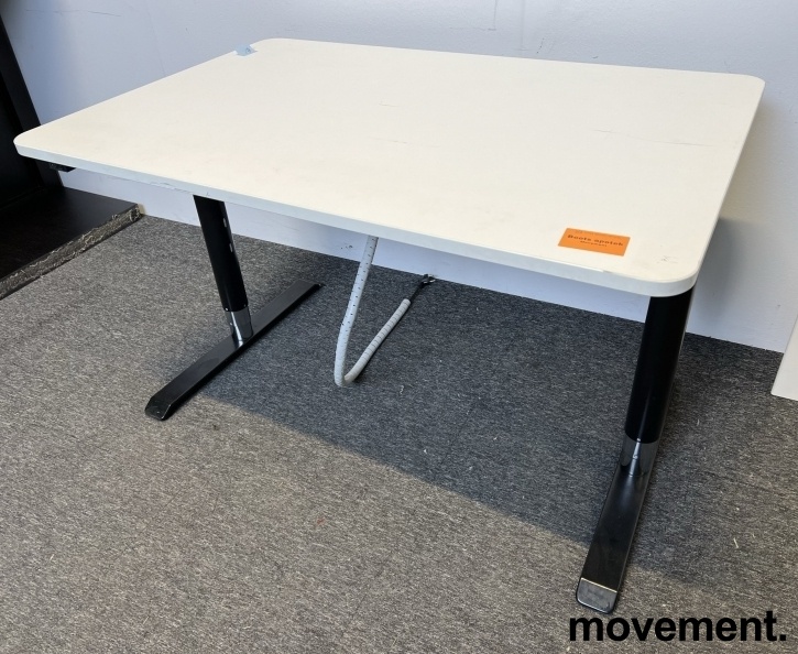 Solgt!Skrivebord med elektrisk hevsenk i - 1 / 2