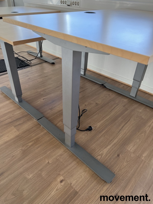 Solgt!EFG rektangulært skrivebord med - 2 / 2