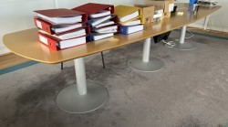 Møtebord / konferansebord i bjerk / grått fra Aarsland, 360x120cm, passer 12-14 personer, pent brukt