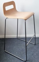 Barstol / barkrakk fra LaPalma,  Hole Stool 75cm sittehøyde, sete i bøkefiner, meieunderstell i stål, pent brukt