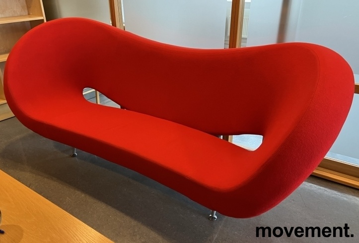 Solgt!3-seter sofa i rødt ullstoff fra - 1 / 3