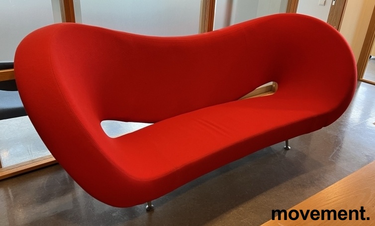 Solgt!3-seter sofa i rødt ullstoff fra - 2 / 3