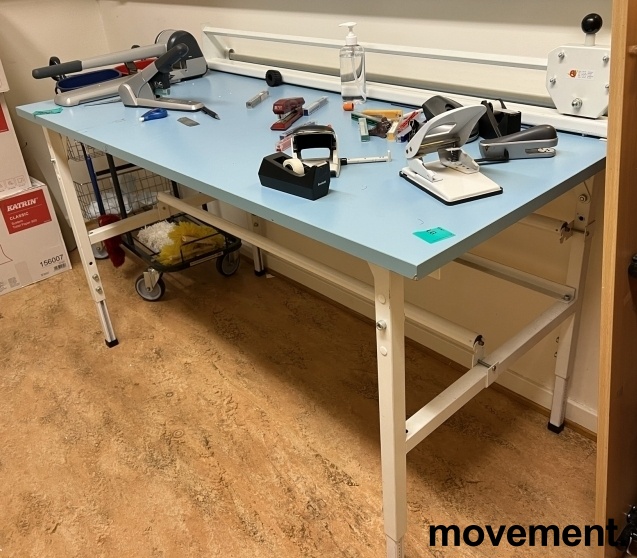 Solgt!Pakkebord / arbeidsbord med - 1 / 2