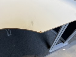 Resepsjon / kundemottak i hvitt / sort / aluminium og frostet glass fra S-line, brukt