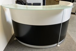 Resepsjon / kundemottak i hvitt / sort / aluminium og frostet glass fra S-line, brukt