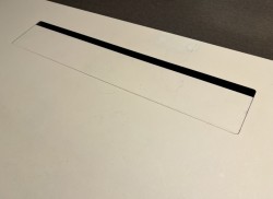 Elektrisk hevsenk skrivebord fra Ragnars, 160x80cm, beige bordplate / grått understell, pent brukt