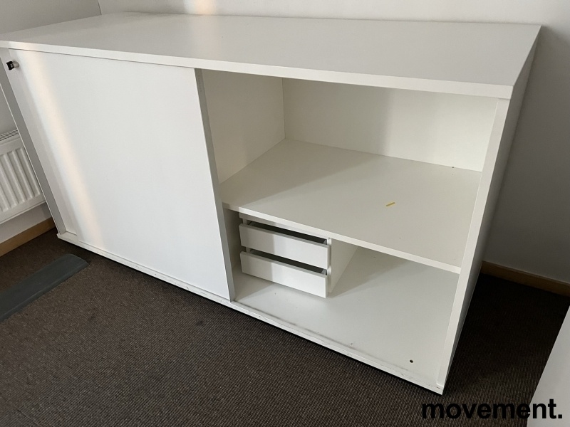 Solgt!Skap med skyvedører i hvitt fra - 2 / 2