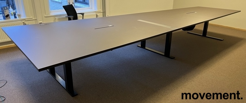 Solgt!Trapesformet møtebord i mørk brun - 1 / 3