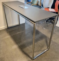 Ståbord / barbord fra FourDesign i antrasittgrått / krom, 180x60cm, 103cm høyde, pent brukt