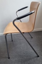 Designstol fra Fritz Hansen, modell Vico Duo i bjerk / satin, armlener, pent brukt