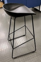 Barkrakk / barstol fra HAY, About a stool, sete / understell i sort, sittehøyde 77cm, pent brukt