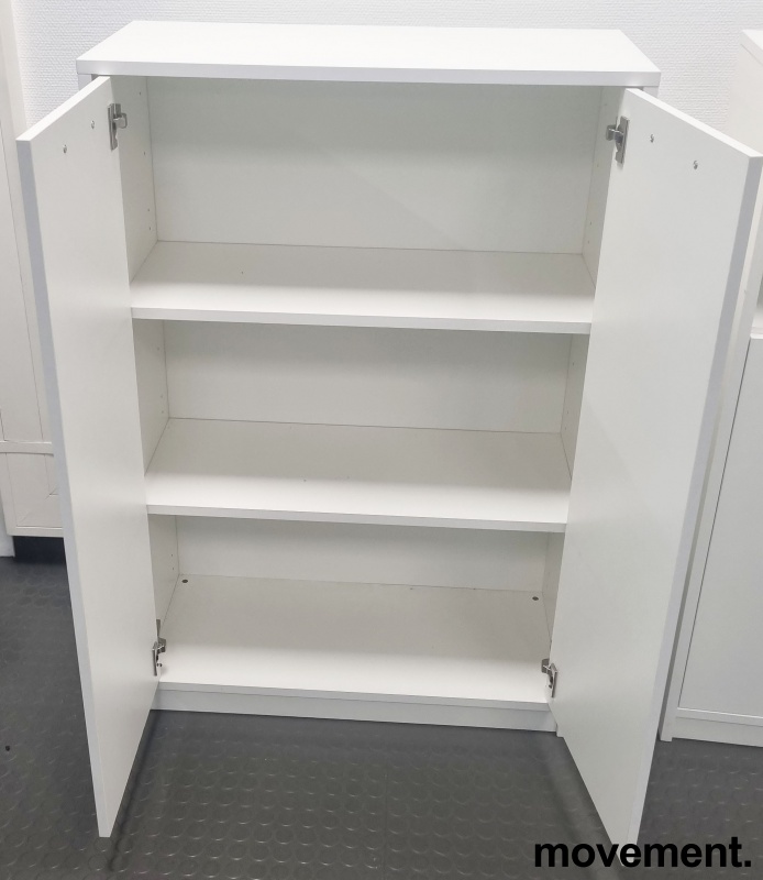 Solgt!Skap i hvitt med slagdører, 78cm - 2 / 5