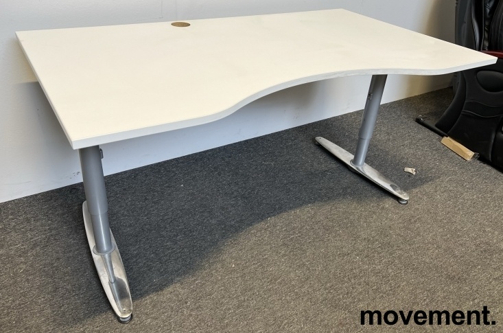 Solgt!Kinnarps T-serie skrivebord i hvitt - 1 / 3