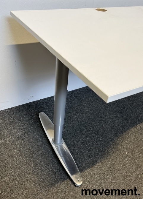 Solgt!Kinnarps T-serie skrivebord i hvitt - 3 / 3