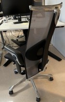 Kontorstol: Håg Inspiration H09 9220 i sort stoff / mesh, pent brukt