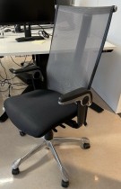 Kontorstol: Håg Inspiration H09 9220 i sort stoff / mesh, pent brukt