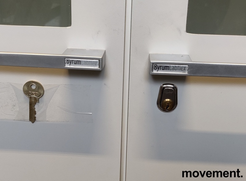 Solgt!Høyskap / labskap / vitrineskap med - 3 / 3