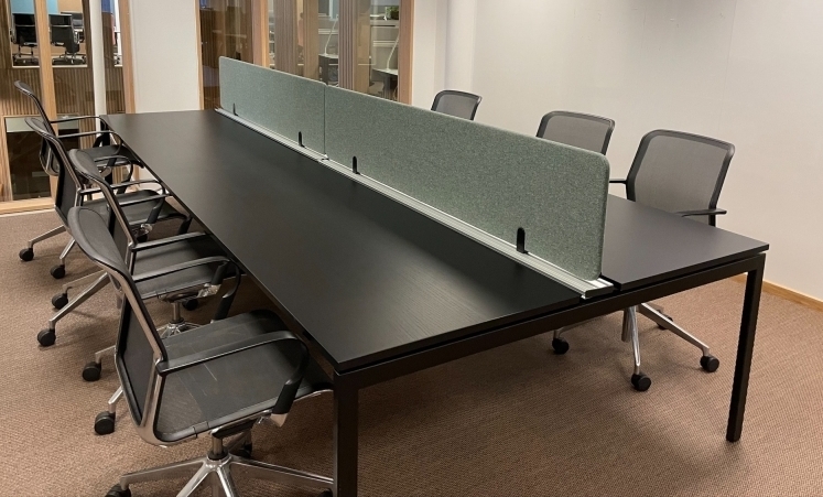 Kinnarps Nexus arbeidsbord i sort