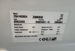Kjøleskap for innbygging fra Zanussi, under benk, modell ZQA14030DA, 59,6cm bredde, 81,5cm høyde, pent brukt