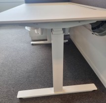Hevsenk fra EFG i beige linoleum / hvitt, 160x80cm, kabelgjennomføring, pent brukt